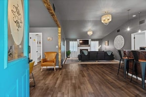 Interior - 1920s retro house w/fire pit & wet bar (Pensacola)