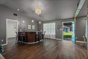 Interior - 1920s retro house w/fire pit & wet bar (Pensacola)