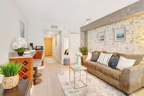 Classic Studio, City View | Living area - The Club at Brickell Bay (Miami)