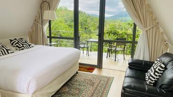 Premium bedding, iron/ironing board, free WiFi, bed sheets