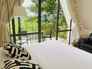 Premium bedding, iron/ironing board, free WiFi, bed sheets - Rain Drops Wellness Villa Sinharaja (Mederipitiya)