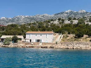 Exterior - Holiday home right by the sea (Lukovo Šugarje)