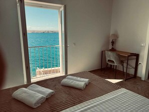 WiFi - Holiday home right by the sea (Lukovo Šugarje)