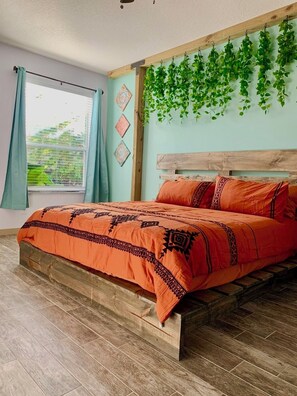 5 habitaciones, tabla de planchar con plancha y cuna de viaje 