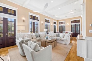 TV - June rate savings - Rosemary Beach Cottage, Fabulous Gulf Views, next to beach and on Boardwalk F (Rosemary Beach)