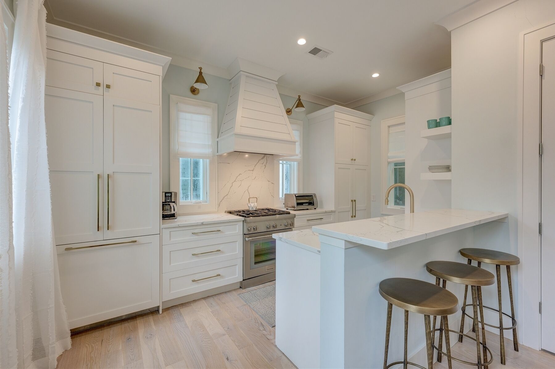 Kjøleskap, mikrobølgeovn, ovn og kokeplater