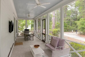 Interior - Screened Porch, Bunk Room & Close to Moreland Amenities (Bluffton)