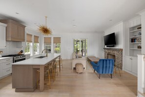 Interior - Screened Porch, Bunk Room & Close to Moreland Amenities (Bluffton)