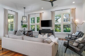 Smart TV, fireplace - Cozy Fireplace on the Porch + Bunk Room, Close to Moreland Treehouse (Bluffton)