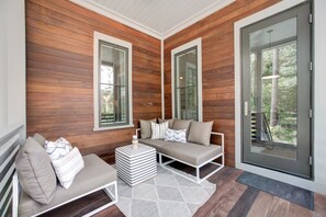 Smart TV - Unique Modern Cottage w/ Firepit, Close to Moreland Amenities (Bluffton)
