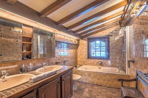 Douche, articles de toilette gratuits, sèche-cheveux
