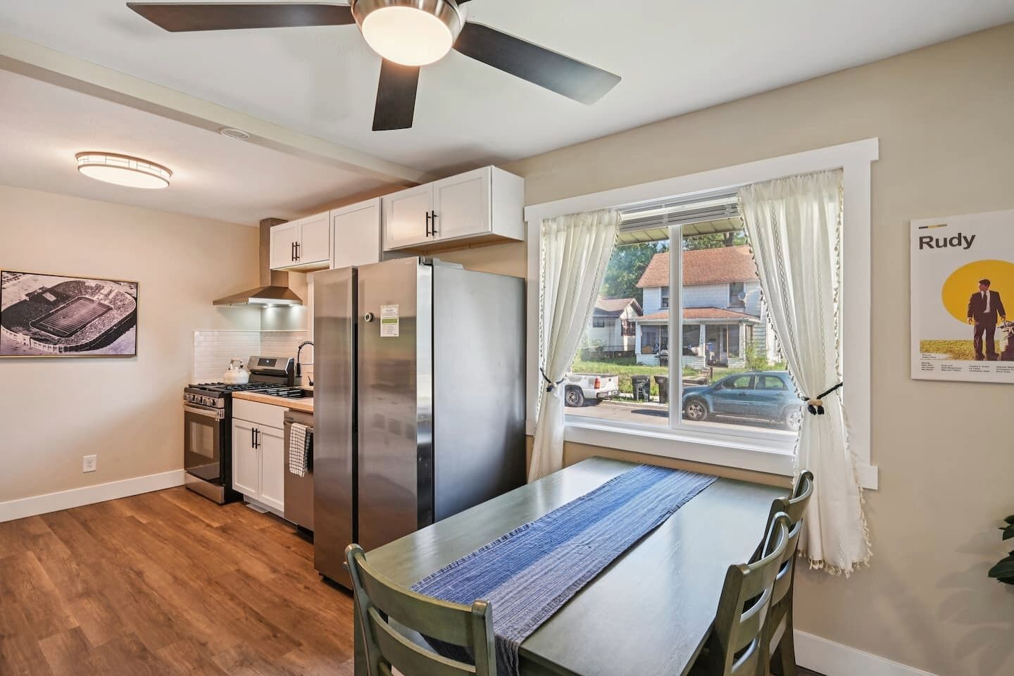 Microondas, horno, placa de cocina y lavavajillas