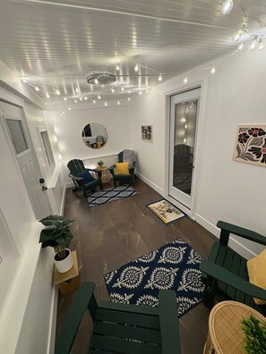 Interior - Cozy & well stocked 2-bedroom house sleeps 6 in South Bend, Walk to Notre Dame (South Bend)