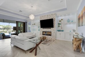 Smart TV - Naples Area home with Private Pool, Hot Tub and lake views. 3 Bed/3 Bath (Naples)