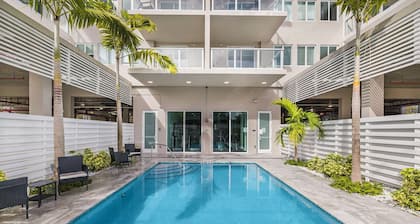 Family-Friendly | Downtown Hollywood | Private Pool | Near Beach | Luxury