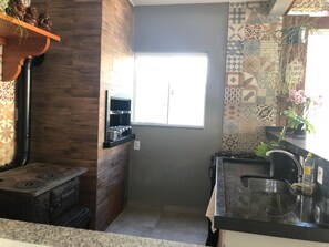 Private kitchen - Mansion across the beach from Pinheira - Praia de Baixo (Palhoça)