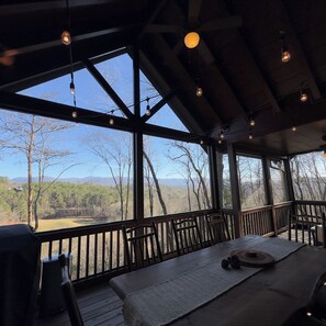 Outdoor dining - Twin Lakes Lookout 3BR/2BA Game Room (Ellijay)