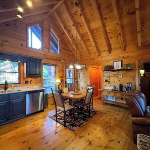 Dining - Twin Lakes Lookout 3BR/2BA Game Room (Ellijay)