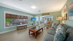 Smart TV - Relax & Recharge - Private Pool Oasis Near Beach & St. Armands Circle, Pet Friendly (Sarasota)