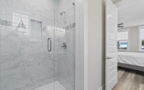 Shower, hair dryer, towels - Private Heated Pool, 5 Bedrooms, Walk to the Beach! (Panama City Beach)