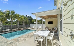 Outdoor dining - Private Heated Pool, 5 Bedrooms, Walk to the Beach! (Panama City Beach)