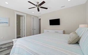 Iron/ironing board, free WiFi, bed sheets - Private Heated Pool, 5 Bedrooms, Walk to the Beach! (Panama City Beach)