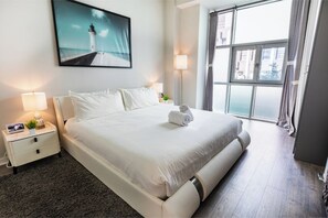 Bureau, fer et planche Ă repasser, Wi-Fi gratuit, draps fournis