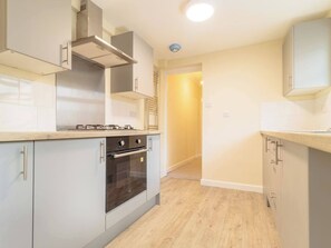 Shared Dormitory, 1 Bedroom | Interior - Room-cozy Guest Room in Central Aldersho (Aldershot)