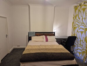 Shared Dormitory, 1 Bedroom | 1 bedroom - Room-cozy Guest Room in Central Aldersho (Aldershot)