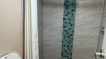 Enkeltrom | Bad | Dusj, håndklær, såpe og sjampo