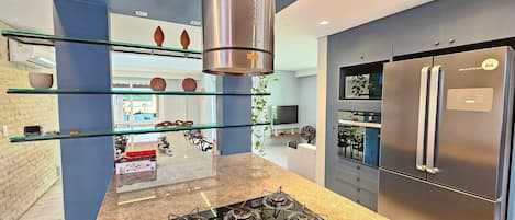 Basic Chalet | Private kitchen | Cookware/dishes/utensils