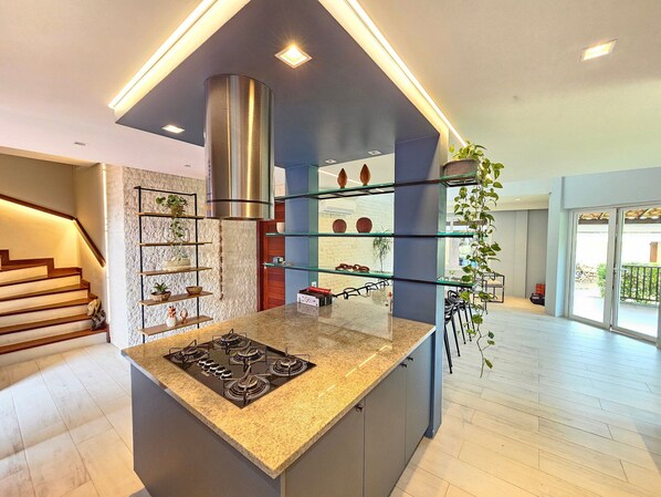 Basic Chalet | Dapur peribadi | Alat memasak/pinggan mangkuk/perkakas dapur 