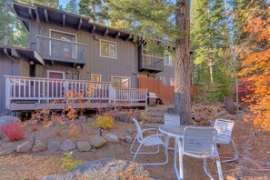 Outdoor dining - Charming Tahoe Retreat with Warm Wood Beams and Outdoor Seating | Twin Peaks One (Incline Village)