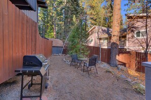 Outdoor dining - Charming Tahoe Retreat with Warm Wood Beams and Outdoor Seating | Twin Peaks One (Incline Village)