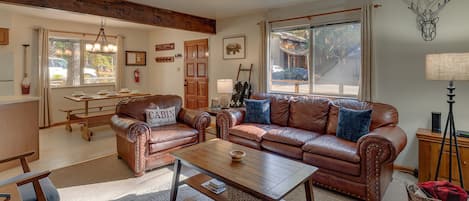 Smart-tv, een open haard en een stereo