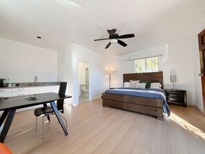 Iron/ironing board, WiFi, bed sheets - Cozy 1-bedroom cottage in a pleasant Duarte neighborhood (Duarte)