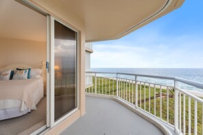 Terrace/patio - Cozy ocean-view 2-bedroom retreat on Hutchinson Island, perfect for a relaxing getaway. (Fort Pierce)