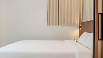 Basic-Zimmer, 1 Schlafzimmer (Room 3 โ Private Suite with Jacuzzi) | 1 Schlafzimmer, kostenloses WLAN