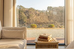 ベーシック ルーム 1 ベッドルーム (Room 2 – Private Suite with Jacuzzi) | 1 室のベッドルーム、WiFi (無料)