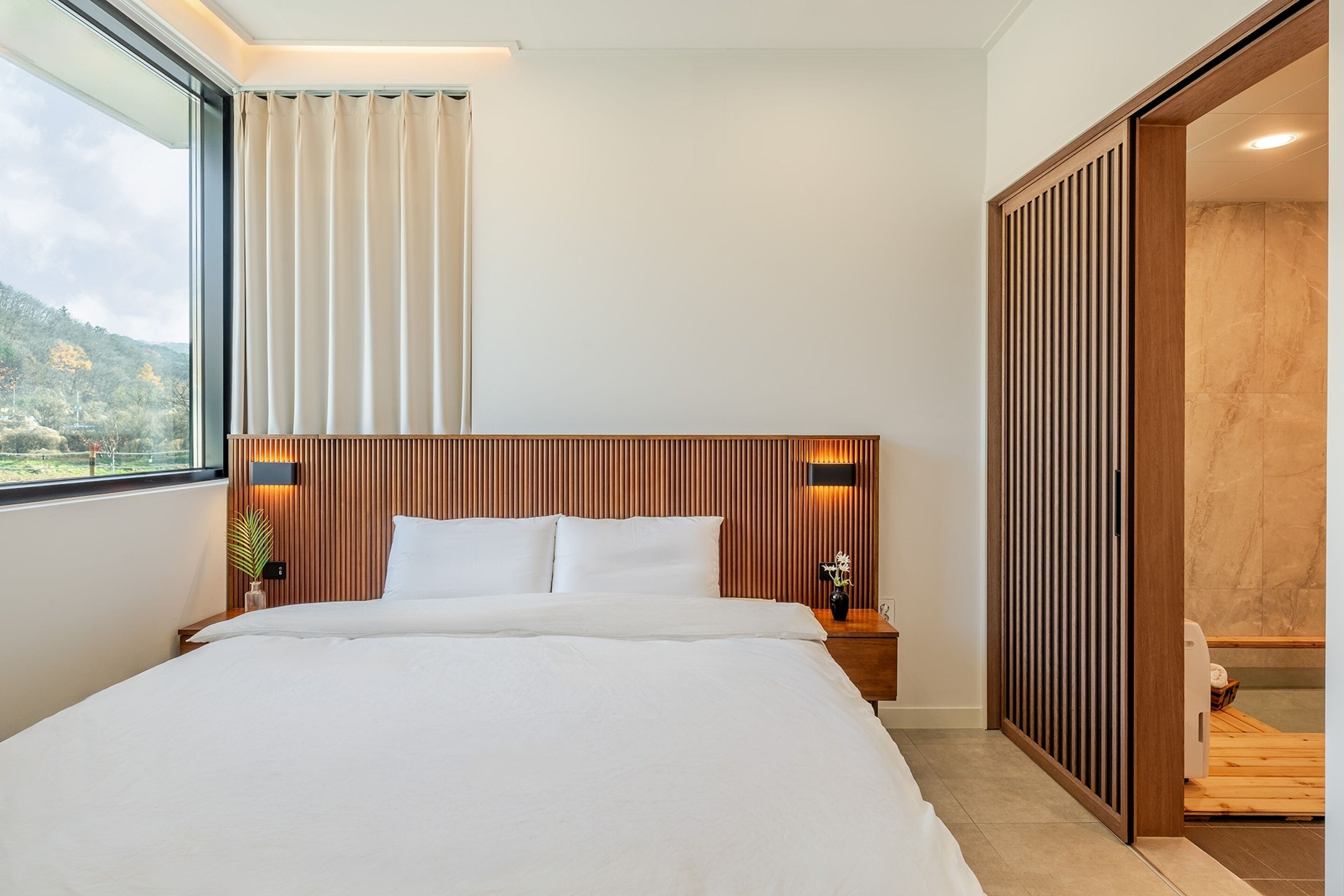 ベーシック ルーム 1 ベッドルーム (Room 1 – Private Suite with Jacuzzi) | 1 室のベッドルーム、WiFi (無料)