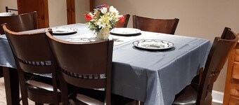 Cozy 2 Beds Basement Suite