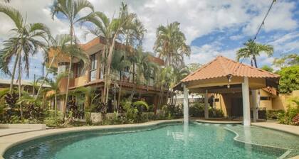 Luxury Suite beautiful gardens pool jacuzzi boutique hotel