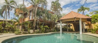 Luxury Suite beautiful gardens pool jacuzzi boutique hotel