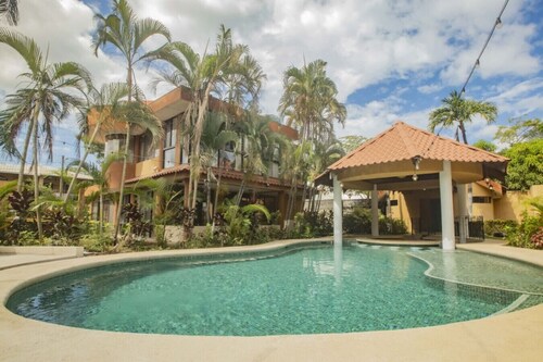 Luxury Suite beautiful gardens pool jacuzzi boutique hotel