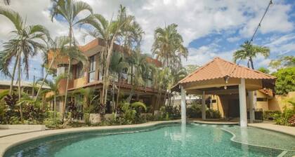 Luxury Suite beautiful gardens pool jacuzzi boutique hotel