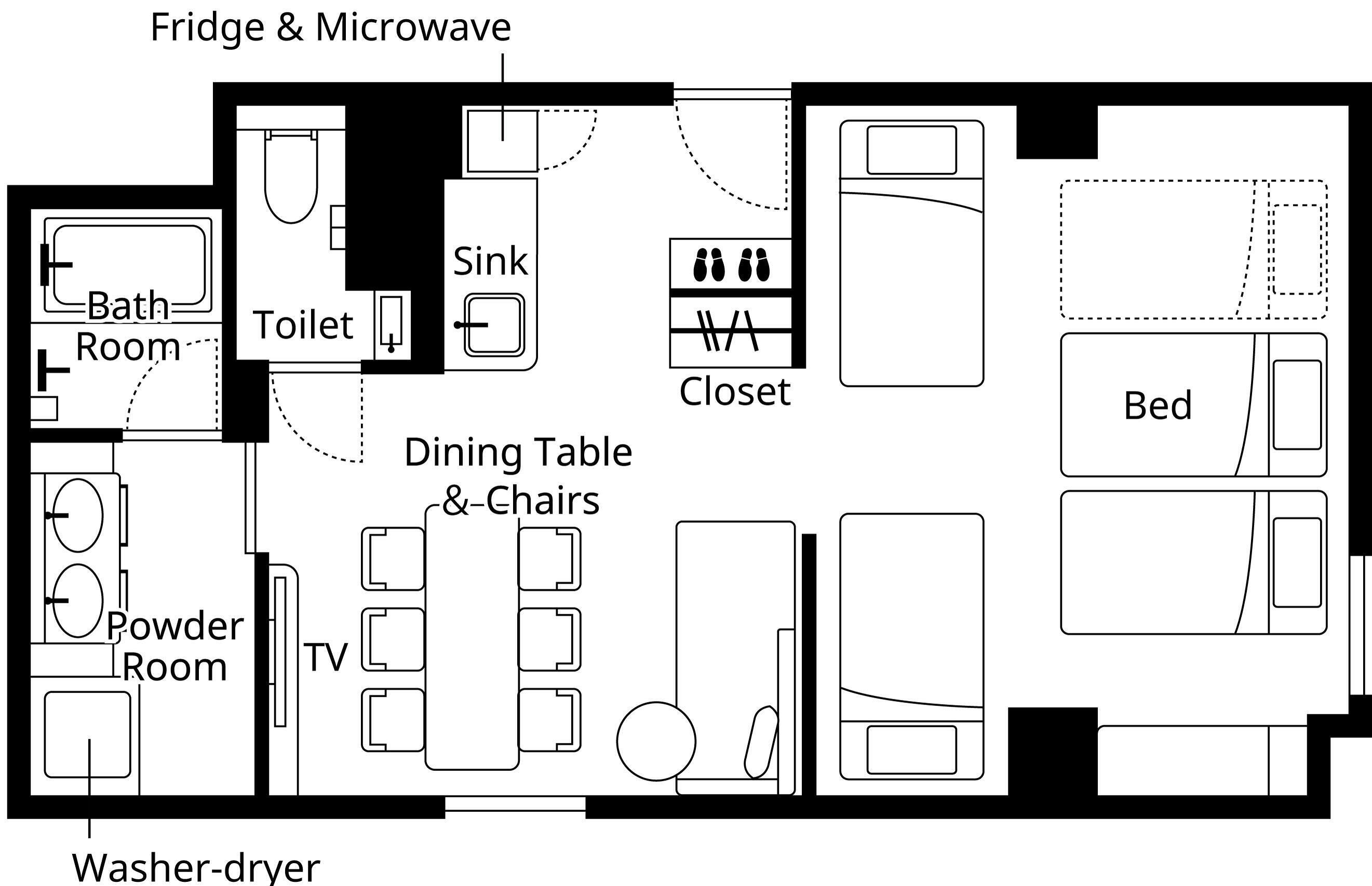 Ein Grundriss eines kompakten Hotelzimmers mit Kühlschrank und Mikrowelle, einem Gäste-WC, einem Fernseher, einem Esstisch mit Stühlen, einem Schrank, einer Toilette, einem Waschbecken und einem Bett.