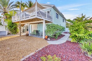 Terrace/patio - Steps to the Sand@Mid-Island@Lazy Daze (Fort Myers Beach)