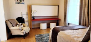 Room - Luxury Farm stay Tasmania retreat w/outdoor Jacuzzi near Bay of Fire (St Helens)