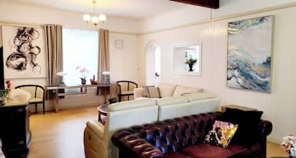 Luxury Farm stay Tasmania retreat w/outdoor Jacuzzi near Bay of Fire