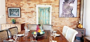 Dining - Luxury Farm stay Tasmania retreat w/outdoor Jacuzzi near Bay of Fire (St Helens)